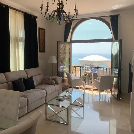 Mansion Beachfront - With Sea Views Lägenhet